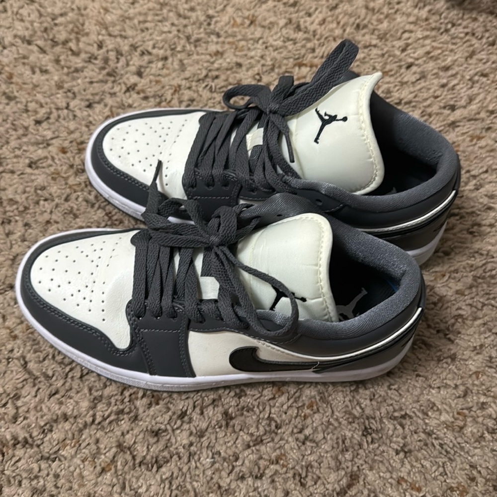 Jordan woman size 6.5